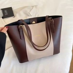 กระเป๋าหรูหราพิมพ์ลายการ์ตูนพร้อมกระเป๋าใบเล็กน้ำหนักเบาสำหรับผู้หญิง กระเป๋าถือแบบลำลองถักโครเชต์ - Product Image 2