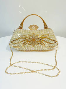 Bolso de Mano de Lujo Retro 2025 con Perlas y Diamantes, Nuevo Bolso de Moda con Flores y Pedrería para Mujer, Bolso de Alta Gama para Banquetes - Product Image 1
