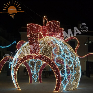 2024 decoración al aire libre gigante Navidad 3D LED motivo luz ornamento arco bola luces para centros comerciales - Product Image 3