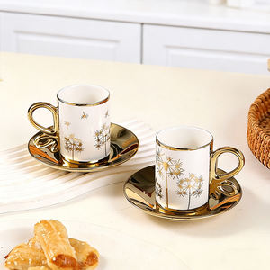 طقم فناجين قهوة سيراميك فاخر على الطراز الأوروبي الحديث، مطلي بالذهب، يتكون من <span class=keywords><strong>6</strong></span> فناجين قهوة و<span class=keywords><strong>6</strong></span> صحون، هدية للشرق الأوسط، طقم من 12 قطعة في علبة هدايا - Product Image 3