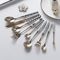 Ensemble de couteaux et fourchettes à steak minimalistes en céramique et acier inoxydable, fourchettes à fruits créatives style INS, vaisselle de style occidental, vente en gros nordique