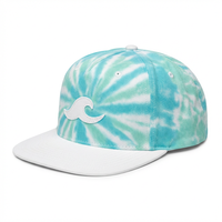 Casquette de performance 5 panneaux à visière plate en coton biologique tie-dye avec applique vague, broderie polyester respirante et imperméable pour l'extérieur