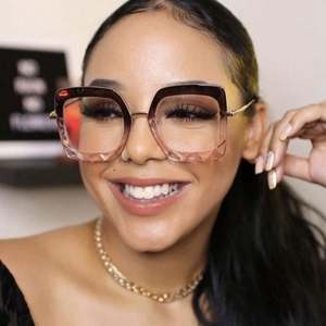 Lunettes de vue surdimensionnées anti-lumière bleue TR90 avec logo personnalisé, imprimé floral, monture carrée, pour femmes - Product Image 2