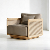 Chaise longue d'extérieur moderne de luxe en teck massif durable, avec corde tressée à la main, pour projets hôteliers et complexes hôteliers