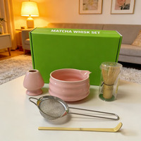 Nouvel ensemble de matcha tendance : bol à matcha, fouet en bambou, support pour fouet, cuillère en bambou, passoire à matcha