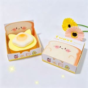 Produit transfrontalier très vendu : Squishy original en forme de œuf frit et de pain grillé, à remontée lente, super doux, effet collant, jouet anti-stress à presser - Product Image 2