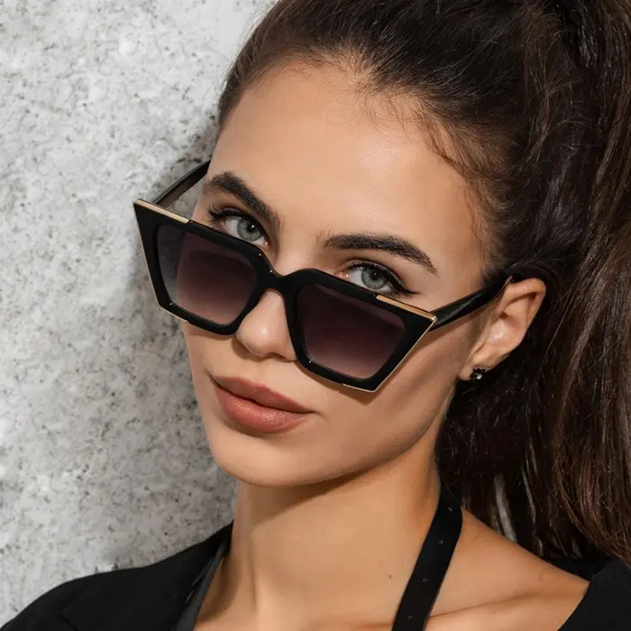 New Fashion Metal Decoration Cat Eye Sunglasses Women Retro Vintage De Sol Uv400 Sun Glasses Lady dark black sunglasses