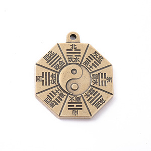 Colgante de latón Bagua Feng Shui de 40 mm x 35 mm, amuleto para llavero de coche, estilo retro - Product Image 5