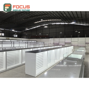 Présentoir sur pied multi-niveaux pour perruques et postiches – Unité de présentation pour magasin de perruques - Product Image 1