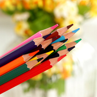 Vente en gros Ensemble professionnel de 12 crayons de couleur hexagonaux en bois aiguisés pour les écoliers