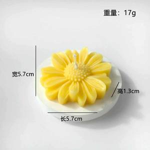 Vente en gros Ins Bougie d'aromathérapie en forme de fleur de marguerite Bougie parfumée à <span class=keywords><strong>la</strong></span> camomille faite à <span class=keywords><strong>la</strong></span> main pour les accessoires de photographie Cadeau de Saint Valentin - Product Image 6