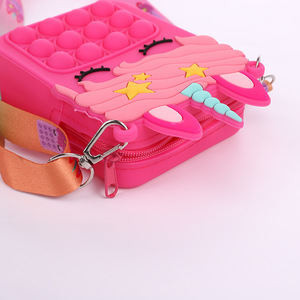 Vente flash : Sacs à main et sacs à main pour enfants mignons en forme de licorne Popit, petits sacs à main en silicone Pop It pour filles et mini sacs à main - Product Image 4