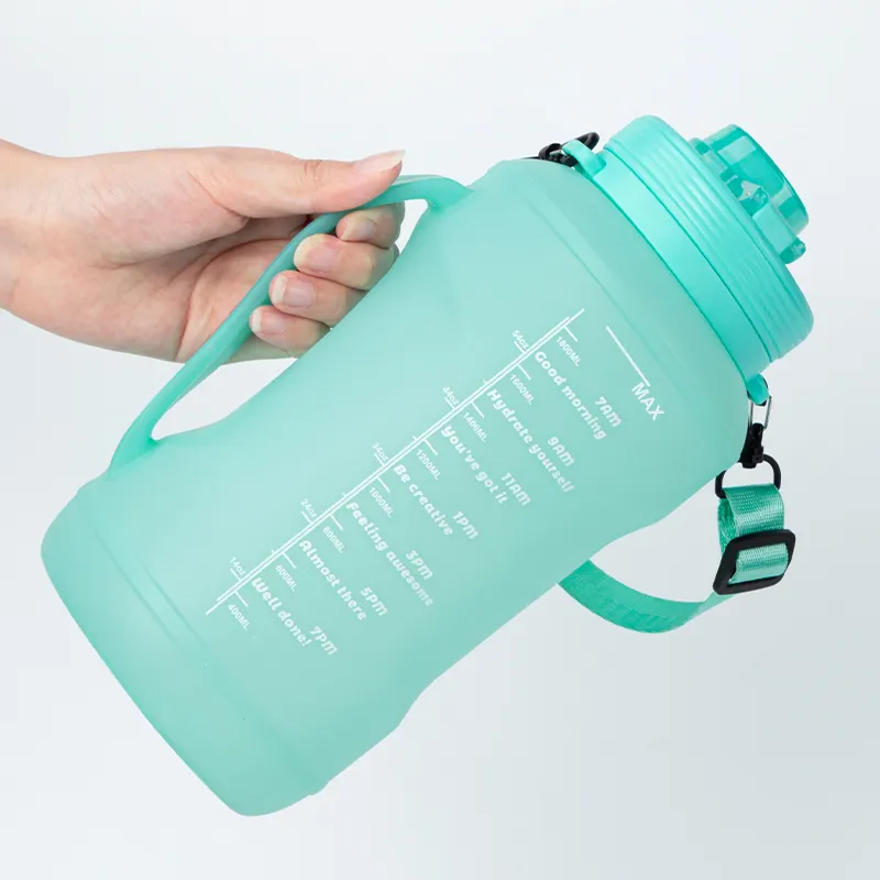 BPA Miễn Phí Xe Đạp Chai Nước Phòng Tập Thể Dục Chai Nước Cho Thể Thao Với Rơm Botella De Agua De 2L