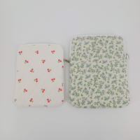 OEM toile matelassée couverture de livre poche avant fleur imprimé livre pochette lavable Bible protecteur fermeture éclair amoureux poche avant