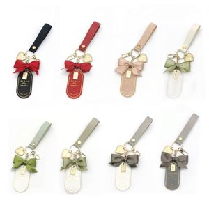 Llavero de coche con forma de corazón, bonito y original, venta al por mayor en línea de fábrica con MOQ bajo, ideal como colgante para coche, regalo de cumpleaños para mujer y marcapáginas. - Product Image 5