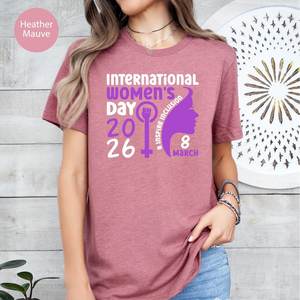 T-shirt per la Giornata Internazionale della Donna 2026, casual da donna, con stampa viola, girocollo, manica corta, 100% cotone jersey, primavera estate - Product Image 3