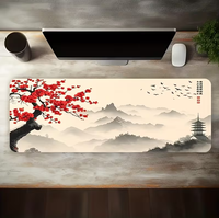 Tapis de bureau grand format avec un design de style art japonais à l'encre de soie, représentant des fleurs de prunier rouges et des paysages; Comprend