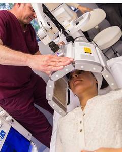 Hạt nhân KN-7000A nhập khẩu Đèn <span class=keywords><strong>LED</strong></span> <span class=keywords><strong>PDT</strong></span> liệu pháp ánh sáng Trị liệu bằng laser trẻ hóa da vẻ đẹp mụn trứng cá tại chỗ Máy điều trị - Product Image 5