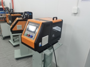 Machine à colle thermofusible semi-automatique JORI 6L à pompe à engrenages pour applications alimentaires et chimiques, à économie d'énergie - Product Image 2