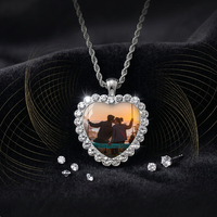 Collier personnalisable en forme de cœur pour couple, compatible avec photos de chat et de chien, chaîne de clavicule légère et luxueuse