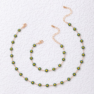 Collier ras du cou Daisy pour femme, bijoux à fleurs peintes, colliers perlés tendance pour soirée - Product Image 3