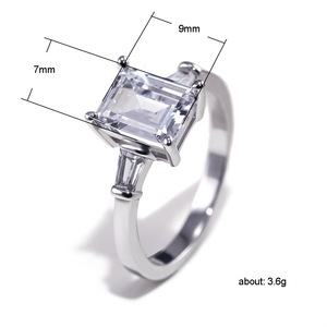 Anello da Donna per Fidanzamento e Matrimonio, Taglio Quadrato con Zircone, Elegante e Scintillante, in Lega Regolabile, Stile Moderno - Product Image 4