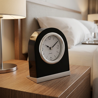 Réveil de chevet en bois pour hôtel, silencieux, s'allume automatiquement lorsqu'il est levé, veilleuse, horloge de table laquée piano pour chambre d'hôtes, vente en gros