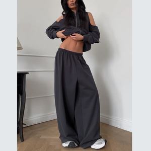 Conjunto de 2 piezas de chándal con capucha personalizado para mujer: Chaqueta con cremallera y hombros descubiertos, pantalones holgados a juego, atuendos deportivos casuales - Product Image 1