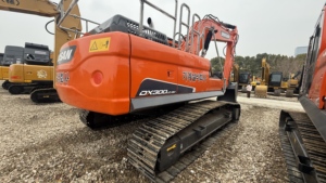 Excavadora Doosan DX300LC-9C usada en buen estado, original, fabricada en Corea. Excavadoras Doosan DX225 DX300LC-7 usadas en stock para la venta. - Product Image 5