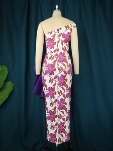 Fabricant de robes personnalisées pour femmes, robe violette à volants à une épaule, robe longue à imprimé floral en tissu satiné, <span class=keywords><strong>tenue</strong></span> de soirée pour femmes - Product Image 3