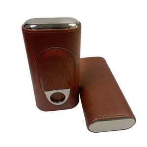 Astuccio per Sigari in Pelle Personalizzabile con Logo, Portatile da Viaggio, per 3 Sigari, con Tagliasigari Integrato - Disponibile Logo Personalizzato - Product Image 3