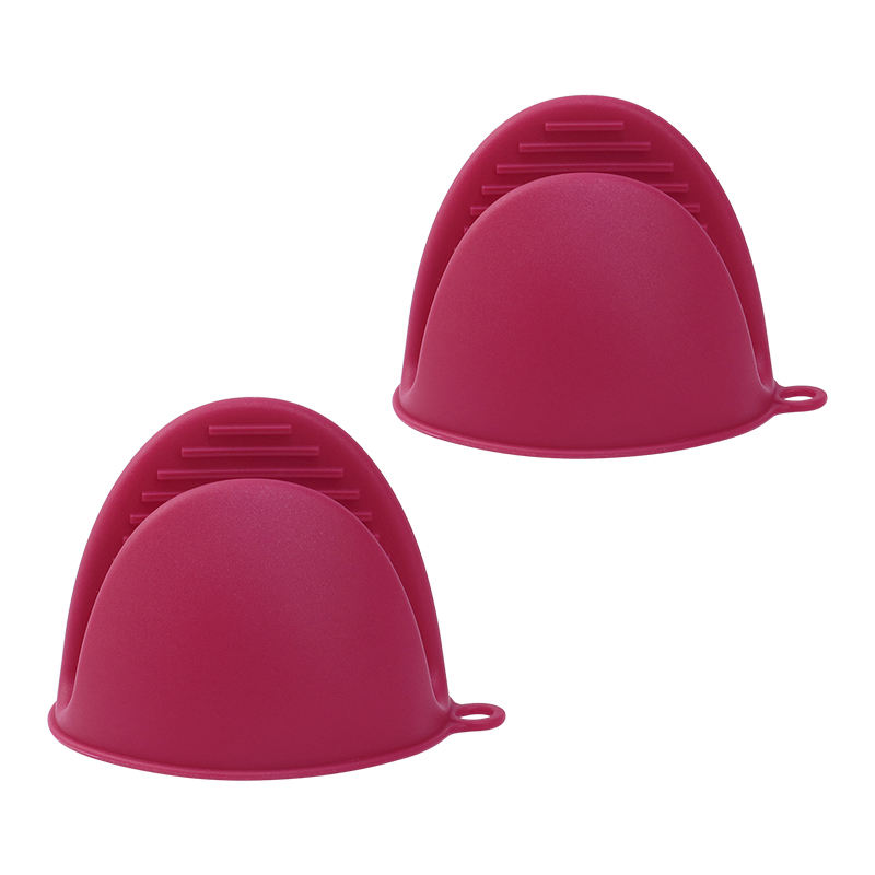 Burgundy oven gloves