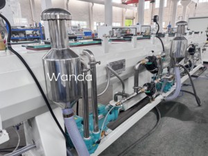 Machine à fabriquer des tuyaux en PVC de 110-315 mm, extrudeuse de tuyaux en PVC SJ92/188, ligne d'extrusion de tuyaux en plastique pour conduites d'eau et de câbles de 315-630 mm - Product Image 5