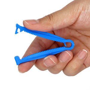 Pince hémostatique jetable de cordon ombilical de porcelet d'équipement vétérinaire pince de cordon ombilical de couleur bleue pour le porc - Product Image 2