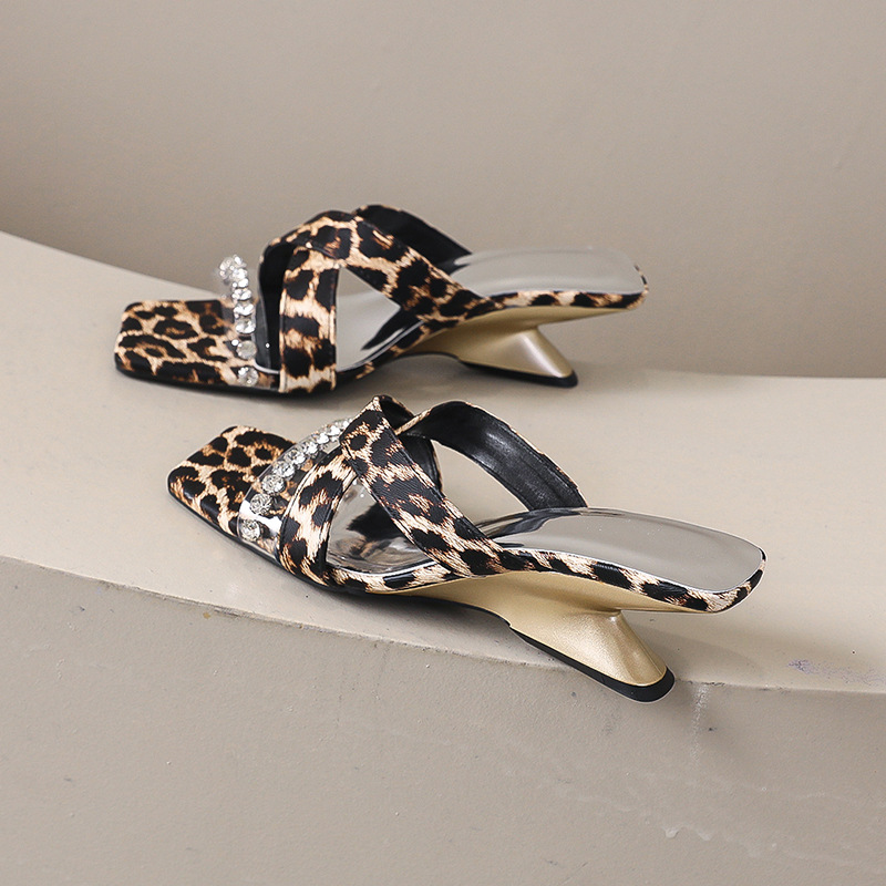 สีน้ำตาลอ่อน