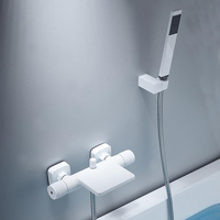 Ensemble de robinet de baignoire cascade moderne en laiton noir Robinets de salle de bains à double poignée Tenture murale Robinets de bain-douche