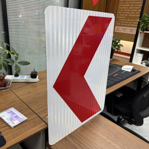 Fabrika Fiyatı: 450mm X 600mm Chevron ve Uyarı İşareti Kanatlı Trafik Levhası Filipinler - Product Image 3