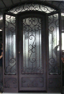 Grille coulissante marocaine moderne Design simple pour l'extérieur Modèle à <span class=keywords><strong>porte</strong></span> simple en <span class=keywords><strong>fer</strong></span> <span class=keywords><strong>forgé</strong></span> noir et en verre pour l'extérieur - Product Image 3