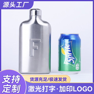 Botella de Vino Plana de Acero Inoxidable Plateada de 500 ml con Logotipo Personalizado para Uso en Exteriores - Product Image 5