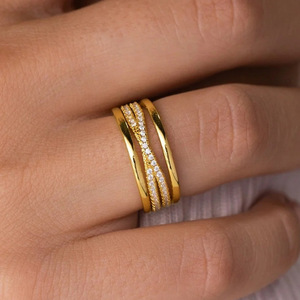 Set di anelli geometrici a incrocio da donna, gioielli di lusso minimalisti alla moda, accessorio quotidiano. - Product Image 1