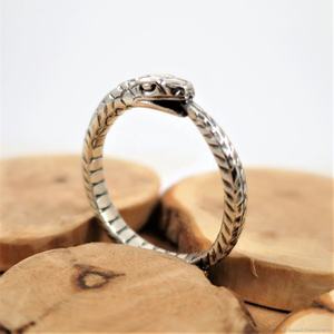 Изготовленный на заказ из зеленого кубического циркония палец змея ювелирные изделия для женщин, окисленного 925 стерлингового серебра змея Уроборос кольцо - Product Image 3