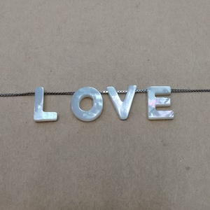 Concha de perla natural, 26 cuentas de <span class=keywords><strong>letras</strong></span> del alfabeto para fabricación de joyas, collar inicial, accesorios de pulsera - Product Image 4