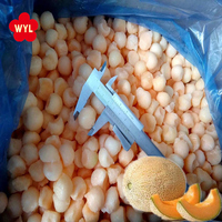 Grand emballage de boules de melon surgelées joliment colorées et délicieuses