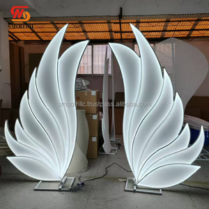 ฉากหลังงานแต่งงานแบบเรียบหรู ตกแต่งด้วยหงส์โลหะขนาดใหญ่พร้อมไฟ LED - Product Image 4