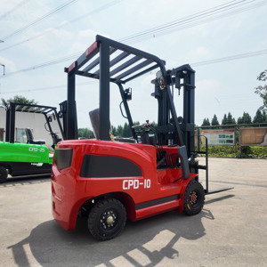 Chariot élévateur tout-terrain diesel 4x4 TOHO TH-CPD10 de 1 à 5 tonnes avec déplaceur latéral hydraulique et mât à trois sections – Fabricant professionnel - Product Image 4