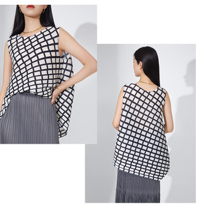 PY 2026 Casual Daily Style Miyake Pleated Round Neck Sleeveless <b>Top</b> Western Clothing Women Bulk Wholesale Online - Product Image 4
