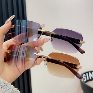 <span class=keywords><strong>Gafas</strong></span> <span class=keywords><strong>de</strong></span> <span class=keywords><strong>Sol</strong></span> Modernas y Cómodas, <span class=keywords><strong>Económicas</strong></span>, Unisex, Ligeras, Directo <span class=keywords><strong>de</strong></span> Fábrica - Product Image 1