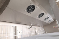 Ventilateur de congélateur vertical commercial à quatre portes refroidissant l'éclairage LED Réfrigérateur de grande capacité à double température pour glaciers