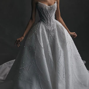 Abito da sposa Ruolai HL740 di lusso con scollo a V, senza maniche, a balze, con vita basca e perle - Product Image 1