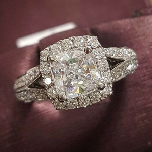 Anello F776 in Oro Bianco con Diamante Naturale Taglio Cushion, Colore D, Design Halo per Fidanzamento Femminile - Product Image 1